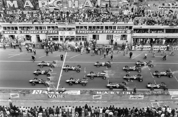 1967 French Grand Prix.
Bugatti Circuit, Le Mans, France. 2 July 1967.
Graham Hill (#7, Lotus 49-Ford Cosworth), Jack Brabham (#3, Brabham BT24-Repco) and Dan Gurney (#9, Eagle T1G-Weslake) lead Jim Clark (#6, Lotus 49-Ford Cosworth), Bruce McLaren (#8, Eagle T1G-Weslake), Denny Hulme (#4, Brabham BT24-Repco), Chris Amon (#2, Ferrari 312), Jochen Rindt (#12, Cooper T81B-Maserati), Chris Irwin (#15, BRM P83), Jackie Stewart (#10, BRM P261), Jo Siffert (#18, Cooper T81-Maserati), Pedro Rodriguez (#14, Cooper T81-Maserati) and Mike Spence (#11, BRM P83) at the start.
World Copyright: LAT Photographic
Ref: black & white/MotorSport calendar 1967 French Grand Prix.
Bugatti Circuit, Le Mans, France. 2 July 1967.
Graham Hill (#7, Lotus 49-Ford Cosworth), Jack Brabham (#3, Brabham BT24-Repco) and Dan Gurney (#9, Eagle T1G-Weslake) lead Jim Clark (#6, Lotus 49-Ford Cosworth), Bruce McLaren (#8, Eagle T1G-Weslake), Denny Hulme (#4, Brabham BT24-Repco), Chris Amon (#2, Ferrari 312), Jochen Rindt (#12, Cooper T81B-Maserati), Chris Irwin (#15, BRM P83), Jackie Stewart (#10, BRM P261), Jo Siffert (#18, Cooper T81-Maserati), Pedro Rodriguez (#14, Cooper T81-Maserati) and Mike Spence (#11, BRM P83) at the start.
World Copyright: LAT Photographic
Ref: black & white/MotorSport calendar
