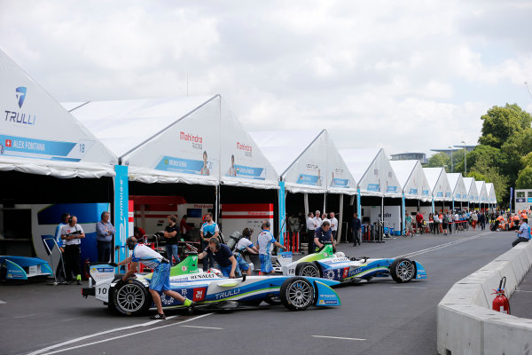 2014/2015 FIA Formula E Championship.
London e-Prix, Battersea Park, London, UK.
Saturday 27 June 2015.
Jarno Trulli (ITA)/Trulli Racing - Spark-Renault SRT_01E and Alex Fontana (SUI)/Trulli Racing - Spark-Renault SRT_01E get pushed back into their garages.
World Copyright: Steven Tee/LAT Photographic/Formula E.
ref: Digital Image _L4R9451
2014/2015 FIA Formula E Championship.
London e-Prix, Battersea Park, London, UK.
Saturday 27 June 2015.
Jarno Trulli (ITA)/Trulli Racing - Spark-Renault SRT_01E and Alex Fontana (SUI)/Trulli Racing - Spark-Renault SRT_01E get pushed back into their garages.
World Copyright: Steven Tee/LAT Photographic/Formula E.
ref: Digital Image _L4R9451