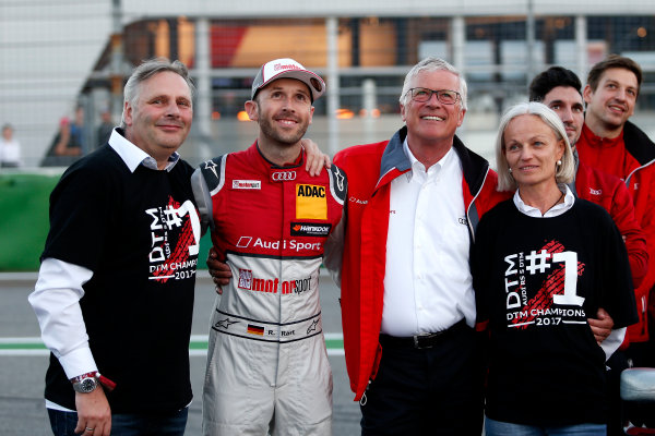 2017 DTM Round 9
Hockenheimring, Germany
Sunday 15 October 2017.
Champion René Rast, Audi Sport Team Rosberg, Audi RS 5 DTM with his fahter and Arno Zensen, Audi Sport Team Rosberg
World Copyright: Alexander Trienitz/LAT Images
ref: Digital Image 2017-DTM-HH2-AT2-2337 2017 DTM Round 9
Hockenheimring, Germany
Sunday 15 October 2017.
Champion René Rast, Audi Sport Team Rosberg, Audi RS 5 DTM with his fahter and Arno Zensen, Audi Sport Team Rosberg
World Copyright: Alexander Trienitz/LAT Images
ref: Digital Image 2017-DTM-HH2-AT2-2337