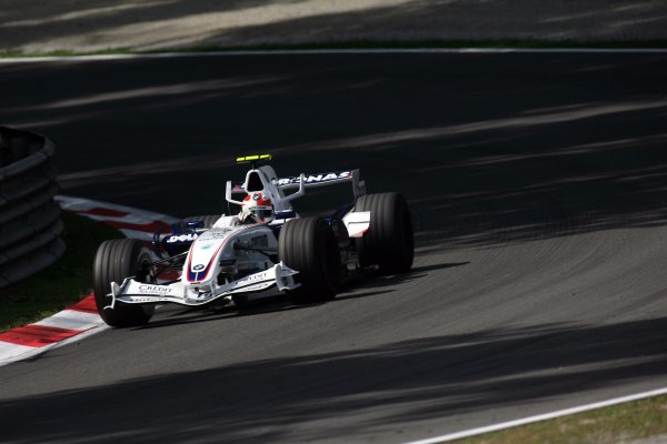 2007 Italian Grand Prix - Friday Practice
Autodromo di Monza, Monza, Italy.
7th September 2007.
Robert Kubica, BMW Sauber F1
07. Action. 
World Copyright: Steven Tee/LAT Photographic
ref: Digital Image YY2Z8347