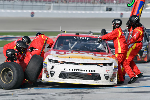 2017 NASCAR Xfinity Series - Boyd Gaming 300
Las Vegas Motor Speedway - Las Vegas, NV USA
Saturday 11 March 2017
Michael Annett pit stop
World Copyright: Nigel Kinrade/LAT Images
ref: Digital Image 17LAS1nk05900