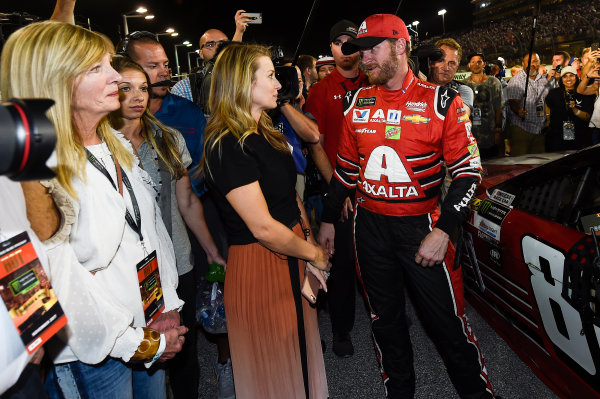 Monster Energy NASCAR Cup Series
Ford EcoBoost 400
Homestead-Miami Speedway, Homestead, FL USA
Sunday 19 November 2017
Dale Earnhardt Jr, Hendrick Motorsports, Axalta Chevrolet SS, and Wife Amy Reimann Earnhardt.
World Copyright: John K Harrelson
LAT Images Monster Energy NASCAR Cup Series
Ford EcoBoost 400
Homestead-Miami Speedway, Homestead, FL USA
Sunday 19 November 2017
Dale Earnhardt Jr, Hendrick Motorsports, Axalta Chevrolet SS, and Wife Amy Reimann Earnhardt.
World Copyright: John K Harrelson
LAT Images