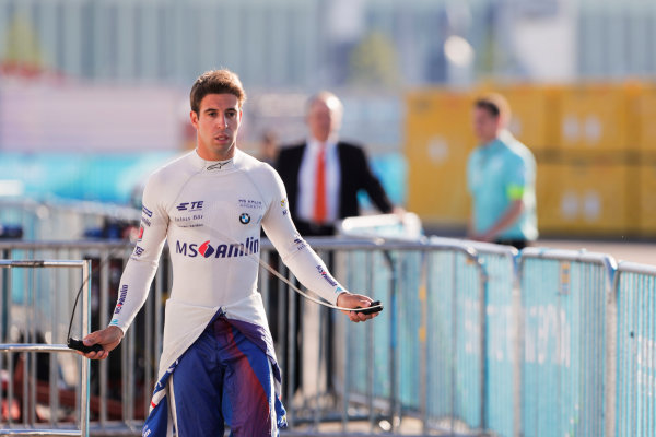 2016/2017 FIA Formula E Championship.
Round 8 - Berlin ePrix, Tempelhof Airport, Berlin, Germany.
Sunday 11 June 2017.
Antonio Felix da Costa (PRT), Amlin Andretti, Spark-Andretti, ATEC-02, with a skipping rope.
Photo: Zak Mauger/LAT/Formula E
ref: Digital Image _54I7815 2016/2017 FIA Formula E Championship.
Round 8 - Berlin ePrix, Tempelhof Airport, Berlin, Germany.
Sunday 11 June 2017.
Antonio Felix da Costa (PRT), Amlin Andretti, Spark-Andretti, ATEC-02, with a skipping rope.
Photo: Zak Mauger/LAT/Formula E
ref: Digital Image _54I7815