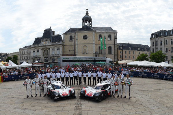 2017 Le Mans 24 Hours
Circuit de la Sarthe, Le Mans, France.
Sunday 11 June 2017
#1 Porsche Team Porsche 919 Hybrid: Neel Jani, Andre Lotterer, Nick Tandy, #2 Porsche Team Porsche 919 Hybrid: Timo Bernhard, Earl Bamber, Brendon Hartley
World Copyright: Rainier Ehrhardt/LAT Images
ref: Digital Image 24LM-re-1378 2017 Le Mans 24 Hours
Circuit de la Sarthe, Le Mans, France.
Sunday 11 June 2017
#1 Porsche Team Porsche 919 Hybrid: Neel Jani, Andre Lotterer, Nick Tandy, #2 Porsche Team Porsche 919 Hybrid: Timo Bernhard, Earl Bamber, Brendon Hartley
World Copyright: Rainier Ehrhardt/LAT Images
ref: Digital Image 24LM-re-1378