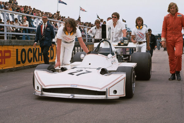 Silverstone, England. 14th July 1973.
Anthony (Bubbles) Horsley and Harvey Postlethwaite and James Hunt along with two Hesketh mechanics, walk the March 731-Ford, onto the grid at the start, portrait.
World Copyright: LAT Photographic.
Ref:  Colour Transparency.