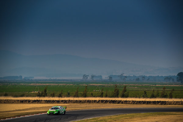 2017 Supercars Championship Round 2. 
Tasmania SuperSprint, Simmons Plains Raceway, Tasmania, Australia.
Friday April 7th to Sunday April 9th 2017.
Mark Winterbottom drives the #5 The Bottle-O Racing Ford Falcon FGX.
World Copyright: Daniel Kalisz/LAT Images
Ref: Digital Image 070417_VASCR2_DKIMG_1527.JPG