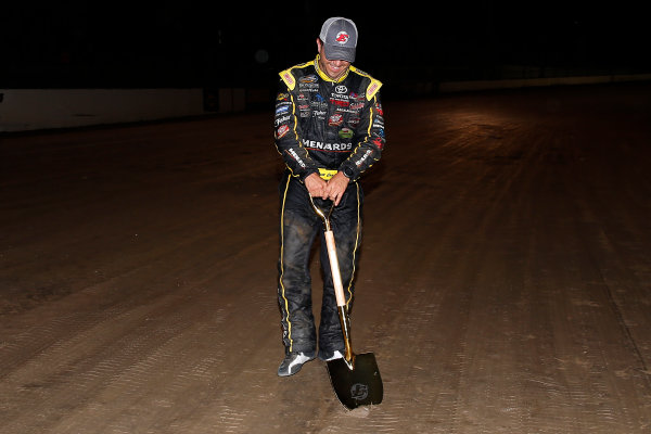 NASCAR Camping World Truck Series
Eldora Dirt Derby
Eldora Speedway, Rossburg, OH USA
Wednesday 19 July 2017
Matt Crafton, Ideal Door / Menards Toyota Tundra celebrates in victory lane
World Copyright: Russell LaBounty
LAT Images NASCAR Camping World Truck Series
Eldora Dirt Derby
Eldora Speedway, Rossburg, OH USA
Wednesday 19 July 2017
Matt Crafton, Ideal Door / Menards Toyota Tundra celebrates in victory lane
World Copyright: Russell LaBounty
LAT Images
