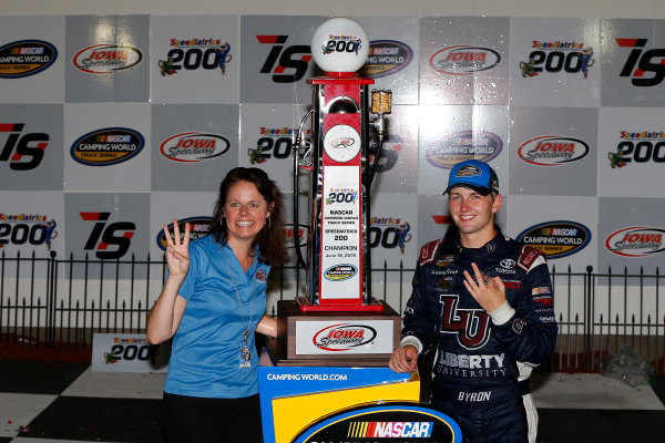 17-18 June, 2016, Newton, Iowa USA
William Byron celebrates in victory lane
?2016, Russell LaBounty
LAT Photo USA
17-18 June, 2016, Newton, Iowa USA
William Byron celebrates in victory lane
?2016, Russell LaBounty
LAT Photo USA