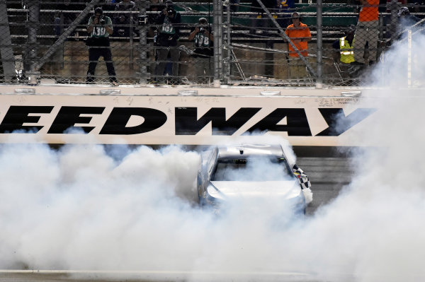 Monster Energy NASCAR Cup Series
Go Bowling 400
Kansas Speedway, Kansas City, KS USA
Saturday 13 May 2017
Martin Truex Jr, Furniture Row Racing, Auto-Owners Insurance Toyota Camry celebrates his win with a burnout
World Copyright: Nigel Kinrade
LAT Images
ref: Digital Image 17KAN1nk10402 Monster Energy NASCAR Cup Series
Go Bowling 400
Kansas Speedway, Kansas City, KS USA
Saturday 13 May 2017
Martin Truex Jr, Furniture Row Racing, Auto-Owners Insurance Toyota Camry celebrates his win with a burnout
World Copyright: Nigel Kinrade
LAT Images
ref: Digital Image 17KAN1nk10402