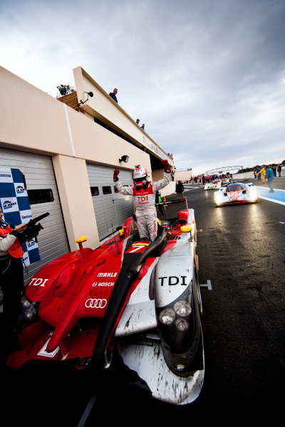 Paul Ricard, France. 9th - 11th April 2010.
Dindo Capello / Allan McNish, (Audi Sport Team Joest, Audi R15 TDI) celebrates victory in parc ferme.
Portrait.
Action
World Copyright: Drew Gibson/LAT Photographic.
Digital Image _Y2Z0282 Paul Ricard, France. 9th - 11th April 2010.
Dindo Capello / Allan McNish, (Audi Sport Team Joest, Audi R15 TDI) celebrates victory in parc ferme.
Portrait.
Action
World Copyright: Drew Gibson/LAT Photographic.
Digital Image _Y2Z0282