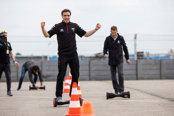 2014/2015 FIA Formula E Championship.
Berlin ePrix, Berlin Tempelhof Airport, Germany.
Thursday 21 May 2015
Scott Speed (USA)/Andretti Autosport - Spark-Renault SRT_01E, Nelson Piquet Jr (BRA)/China Racing - Spark-Renault SRT_01E and Jerome D'Ambrosio (BEL)/Dragon Racing - Spark-Renault SRT_01E on hovertrax.
Photo: Andrew Ferraro/LAT/Formula E
ref: Digital Image _FER0902
2014/2015 FIA Formula E Championship.
Berlin ePrix, Berlin Tempelhof Airport, Germany.
Thursday 21 May 2015
Scott Speed (USA)/Andretti Autosport - Spark-Renault SRT_01E, Nelson Piquet Jr (BRA)/China Racing - Spark-Renault SRT_01E and Jerome D'Ambrosio (BEL)/Dragon Racing - Spark-Renault SRT_01E on hovertrax.
Photo: Andrew Ferraro/LAT/Formula E
ref: Digital Image _FER0902
