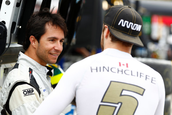 Verizon IndyCar Series
Chevrolet Detroit Grand Prix
Raceway at Belle Isle Park, Detroit, MI USA
Friday 2 June 2017
James Hinchcliffe, Schmidt Peterson Motorsports Honda chats with Bruno Junqueira
World Copyright: Phillip Abbott
LAT Images
ref: Digital Image abbott_detroit_0617_0019