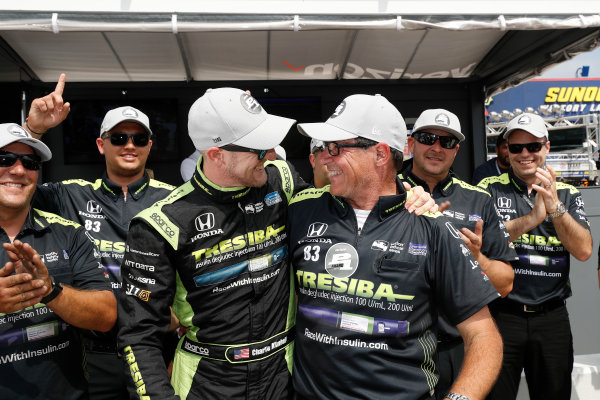 Verizon IndyCar Series
Rainguard Water Sealers 600
Texas Motor Speedway, Ft. Worth, TX USA
Friday 9 June 2017
Verizon P1 Pole Award winner Charlie Kimball places the P1 sticker on crew chief Ricky Davis
World Copyright: Michael L. Levitt
LAT Images