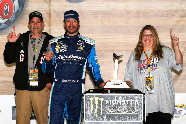 Monster Energy NASCAR Cup Series
Go Bowling 400
Kansas Speedway, Kansas City, KS USA
Sunday 14 May 2017
Martin Truex Jr, Furniture Row Racing, Auto-Owners Insurance Toyota Camry celebrates in victory lane
World Copyright: Russell LaBounty
LAT Images
ref: Digital Image 17KAN1rl_7946 Monster Energy NASCAR Cup Series
Go Bowling 400
Kansas Speedway, Kansas City, KS USA
Sunday 14 May 2017
Martin Truex Jr, Furniture Row Racing, Auto-Owners Insurance Toyota Camry celebrates in victory lane
World Copyright: Russell LaBounty
LAT Images
ref: Digital Image 17KAN1rl_7946