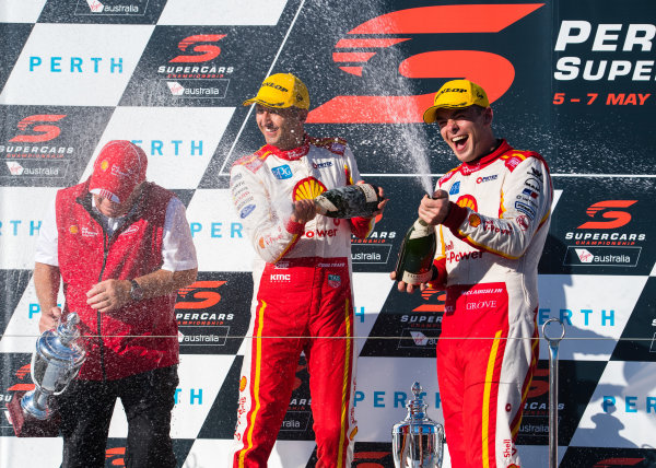 2017 Supercars Championship Round 4.
Perth SuperSprint, Barbagallo Raceway, Western Australia, Australia.
Friday May 5th to Sunday May 7th 2017.
Roger Penske team owner of DJR Team Penske, Fabian Coulthard driver of the #12 Shell V-Power Racing Team Ford Falcon FGX, Scott McLaughlin driver of the #17 Shell V-Power Racing Team Ford Falcon FGX.
World Copyright: Daniel Kalisz/LAT Images
Ref: Digital Image 060517_VASCR4_DKIMG_3942.JPG 2017 Supercars Championship Round 4.
Perth SuperSprint, Barbagallo Raceway, Western Australia, Australia.
Friday May 5th to Sunday May 7th 2017.
Roger Penske team owner of DJR Team Penske, Fabian Coulthard driver of the #12 Shell V-Power Racing Team Ford Falcon FGX, Scott McLaughlin driver of the #17 Shell V-Power Racing Team Ford Falcon FGX.
World Copyright: Daniel Kalisz/LAT Images
Ref: Digital Image 060517_VASCR4_DKIMG_3942.JPG