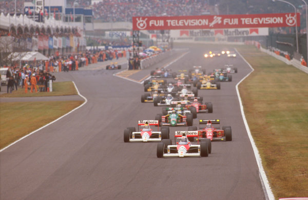 Suzuka, Japan.
20-22 October 1989.
Alain Prost leads teammate Ayrton Senna (both McLaren MP4/5 Honda's) and Gerhard Berger (Ferrari 640) at the start.
Ref-89 JAP 06.
World Copyright - LAT Photographic