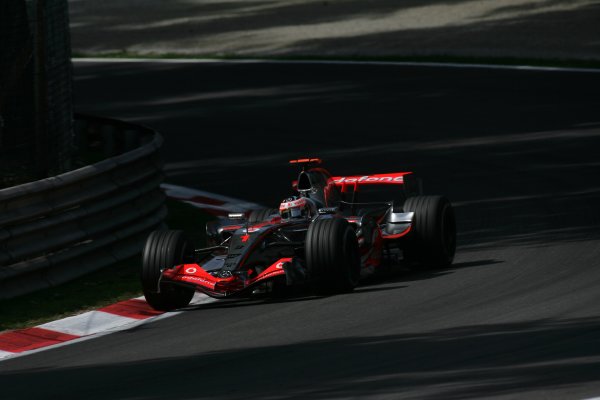 2007 Italian Grand Prix - Friday Practice
Autodromo di Monza, Monza, Italy.
7th September 2007.
Fernando Alonso, McLaren MP4-22 Mercedes. Action.
World Copyright: Steven Tee/LAT Photographic
ref: Digital Image YY2Z8326 2007 Italian Grand Prix - Friday Practice
Autodromo di Monza, Monza, Italy.
7th September 2007.
Fernando Alonso, McLaren MP4-22 Mercedes. Action.
World Copyright: Steven Tee/LAT Photographic
ref: Digital Image YY2Z8326