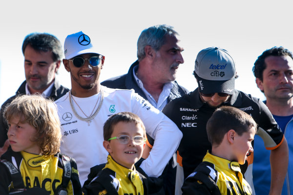 Circuit de Catalunya, Barcelona, Spain.
Thursday 11 May 2017.
Lewis Hamilton, Mercedes AMG, Ross Brawn, Managing Director of Motorsports, FOM, and Sergio Perez, Force India, with some RACC junior Karters.
World Copyright: Dom Romney/LAT Images
ref: Digital Image GT2R9744 Circuit de Catalunya, Barcelona, Spain.
Thursday 11 May 2017.
Lewis Hamilton, Mercedes AMG, Ross Brawn, Managing Director of Motorsports, FOM, and Sergio Perez, Force India, with some RACC junior Karters.
World Copyright: Dom Romney/LAT Images
ref: Digital Image GT2R9744