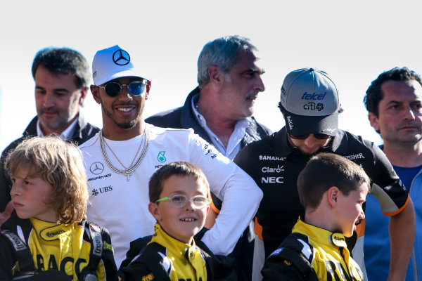 Circuit de Catalunya, Barcelona, Spain.
Thursday 11 May 2017.
Lewis Hamilton, Mercedes AMG, Ross Brawn, Managing Director of Motorsports, FOM, and Sergio Perez, Force India, with some RACC junior Karters.
World Copyright: Dom Romney/LAT Images
ref: Digital Image GT2R9744