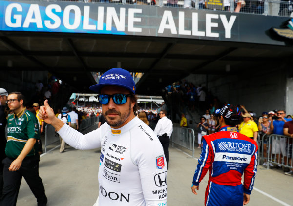 Verizon IndyCar Series
Indianapolis 500 Race
Indianapolis Motor Speedway, Indianapolis, IN USA
Sunday 28 May 2017
Fernando Alonso, McLaren-Honda-Andretti Honda, greets the fans before the race.
World Copyright: Steven Tee/LAT Images
ref: Digital Image _R3I7587 Verizon IndyCar Series
Indianapolis 500 Race
Indianapolis Motor Speedway, Indianapolis, IN USA
Sunday 28 May 2017
Fernando Alonso, McLaren-Honda-Andretti Honda, greets the fans before the race.
World Copyright: Steven Tee/LAT Images
ref: Digital Image _R3I7587
