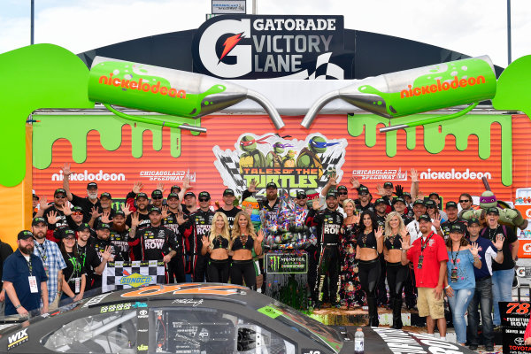 Monster Energy NASCAR Cup Series
Tales of the Turtles 400
Chicagoland Speedway, Joliet, IL USA
Sunday 17 September 2017
Martin Truex Jr, Furniture Row Racing, Furniture Row/Denver Mattress Toyota Camry and team in victory lane
World Copyright: Logan Whitton
LAT Images