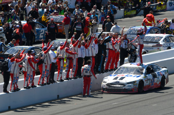 Monster Energy NASCAR Cup Series
Toyota/Save Mart 350
Sonoma Raceway, Sonoma, CA USA
Sunday 25 June 2017
Kevin Harvick, Stewart-Haas Racing, Mobil 1 Ford Fusion celebrates his win
World Copyright: Nigel Kinrade
LAT Images Monster Energy NASCAR Cup Series
Toyota/Save Mart 350
Sonoma Raceway, Sonoma, CA USA
Sunday 25 June 2017
Kevin Harvick, Stewart-Haas Racing, Mobil 1 Ford Fusion celebrates his win
World Copyright: Nigel Kinrade
LAT Images