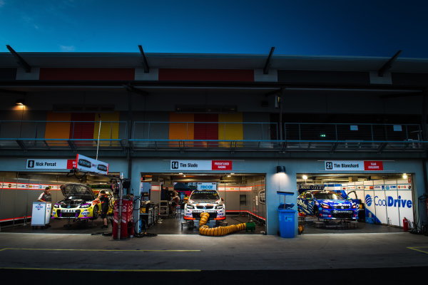 2017 Supercars Championship Round 7. 
Townsville 400, Reid Park, Townsville, Queensland, Australia.
Friday 7th July to Sunday 9th July 2017.
Nick Percat drives the #8 Team Clipsal Brad Jones Racing Commodore VF, Tim Slade drives the #14 Freightliner Racing Holden Commodore VF, Tim Blanchard drives the #21 CoolDrive Racing Holden Commodore VF.
World Copyright: Daniel Kalisz/ LAT Images
Ref: Digital Image 070717_VASCR7_DKIMG_2551.jpg