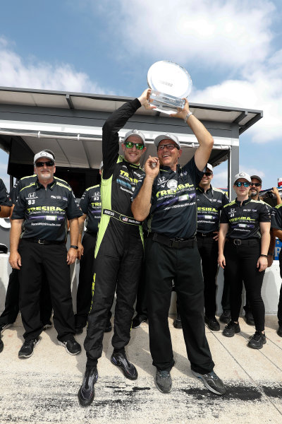 Verizon IndyCar Series
Rainguard Water Sealers 600
Texas Motor Speedway, Ft. Worth, TX USA
Friday 9 June 2017
Verizon P1 Pole Award winner Charlie Kimball and team
World Copyright: Michael L. Levitt
LAT Images