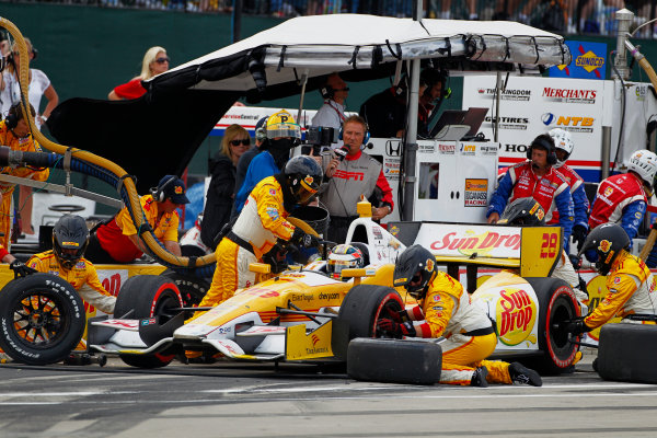 1-3 June, 2012, Detroit, Michigan, USA
Ryan Hunter-Reay makes a pit stop.
(c)2012, Phillip G. Abbott
LAT Photo USA 1-3 June, 2012, Detroit, Michigan, USA
Ryan Hunter-Reay makes a pit stop.
(c)2012, Phillip G. Abbott
LAT Photo USA