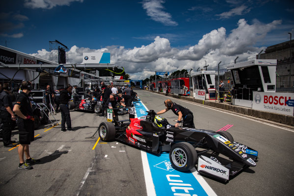 2017 FIA Formula 3 European Championship.
Round 5 - Nuremberg, Germany.
Friday 30 June 2017.
Joel Eriksson, Motopark Dallara F317 - Volkswagen
World Copyright: Mario Bartkowiak/LAT Images
ref: Digital Image 2017-06-30_FIA-F3_Norisring_FP_0083