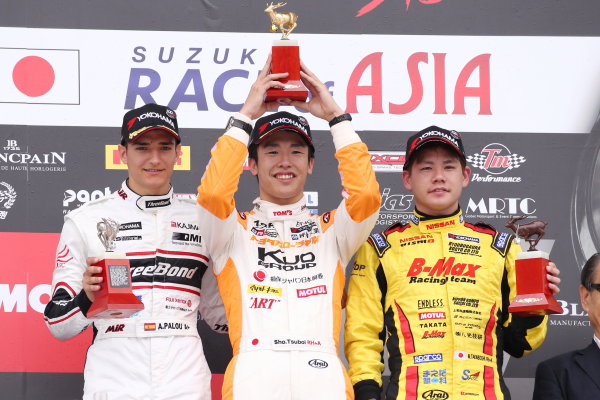 2017 Japanese Formula 3 Championship.
Suzuka, Japan. 24th - 25th June 2017. Rd 10 & 11.
Rd11 Winner Sho Tsuboi ( #1 Corolla Chukyo Kuo TOM?S F317 ) 2nd position Alex Palou ( #12 ThreeBond Racing with DRAGO CORSE ) 3rd position Mitsunori Takaboshi ( #23 B-MAX NDDP F3 ) podium portrait
World Copyright: Masahide Kamio / LAT Images.
Ref: 2017JF3_Rd11_06