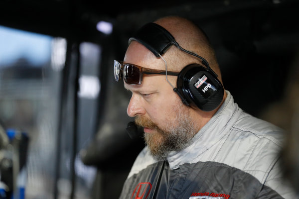Verizon IndyCar Series
Desert Diamond West Valley Phoenix Grand Prix
Phoenix Raceway, Avondale, AZ USA
Saturday 29 April 2017
Tony Kanaan, Chip Ganassi Racing Teams Honda engineer
World Copyright: Michael L. Levitt
LAT Images Verizon IndyCar Series
Desert Diamond West Valley Phoenix Grand Prix
Phoenix Raceway, Avondale, AZ USA
Saturday 29 April 2017
Tony Kanaan, Chip Ganassi Racing Teams Honda engineer
World Copyright: Michael L. Levitt
LAT Images