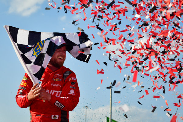 NASCAR XFINITY Series
TheHouse.com 300
Chicagoland Speedway, Joliet, IL USA
Saturday 16 September 2017
Justin Allgaier, BRANDT / Celebrating the Future of AG Chevrolet Camaro celebrates in victory lane after winning
World Copyright: Logan Whitton
LAT Images NASCAR XFINITY Series
TheHouse.com 300
Chicagoland Speedway, Joliet, IL USA
Saturday 16 September 2017
Justin Allgaier, BRANDT / Celebrating the Future of AG Chevrolet Camaro celebrates in victory lane after winning
World Copyright: Logan Whitton
LAT Images