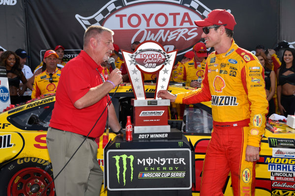 Monster Energy NASCAR Cup Series
Toyota Owners 400
Richmond International Raceway, Richmond, VA USA
Sunday 30 April 2017
Joey Logano, Team Penske, Shell Pennzoil Ford Fusion wins.
World Copyright: Rusty Jarrett
LAT Images
ref: Digital Image 17RIC1rj_4394 Monster Energy NASCAR Cup Series
Toyota Owners 400
Richmond International Raceway, Richmond, VA USA
Sunday 30 April 2017
Joey Logano, Team Penske, Shell Pennzoil Ford Fusion wins.
World Copyright: Rusty Jarrett
LAT Images
ref: Digital Image 17RIC1rj_4394