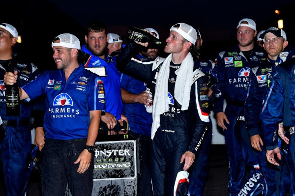 Monster Energy NASCAR Cup Series
Brickyard 400
Indianapolis Motor Speedway, Indianapolis, IN USA
Sunday 23 July 2017
Kasey Kahne, Hendrick Motorsports, Chevrolet SS wins.
World Copyright: Rusty Jarrett
LAT Images Monster Energy NASCAR Cup Series
Brickyard 400
Indianapolis Motor Speedway, Indianapolis, IN USA
Sunday 23 July 2017
Kasey Kahne, Hendrick Motorsports, Chevrolet SS wins.
World Copyright: Rusty Jarrett
LAT Images