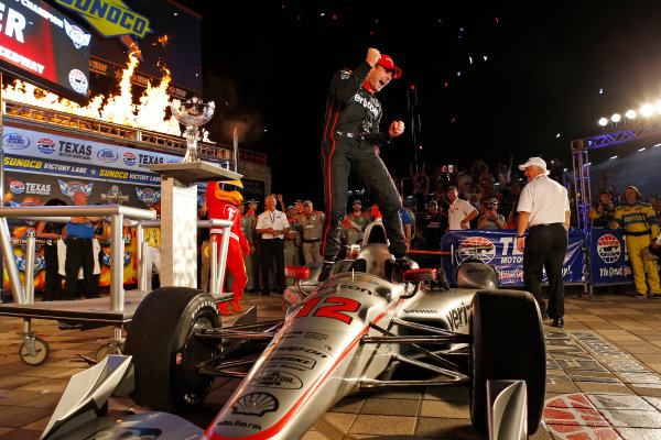 Verizon IndyCar Series
Rainguard Water Sealers 600
Texas Motor Speedway, Ft. Worth, TX USA
Saturday 10 June 2017
Will Power, Team Penske Team Penske Chevrolet celebrates in victory
World Copyright: Phillip Abbott
LAT Images
ref: Digital Image abbott_texas_0617_6103 Verizon IndyCar Series
Rainguard Water Sealers 600
Texas Motor Speedway, Ft. Worth, TX USA
Saturday 10 June 2017
Will Power, Team Penske Team Penske Chevrolet celebrates in victory
World Copyright: Phillip Abbott
LAT Images
ref: Digital Image abbott_texas_0617_6103