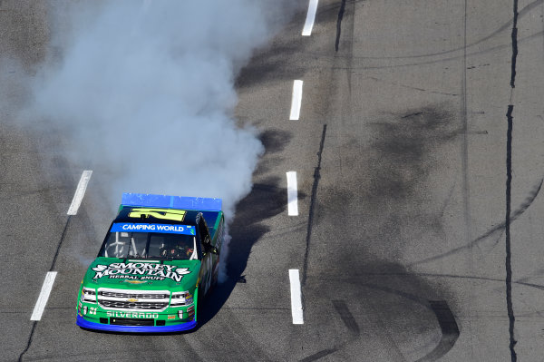 28-29 October, 2016, Martinsville, Virginia USA
Johnny Sauter (21) wins the Camping World Truck Series race at Martinsville Speedway.
©2016, John Harrelson / LAT Photo USA 28-29 October, 2016, Martinsville, Virginia USA
Johnny Sauter (21) wins the Camping World Truck Series race at Martinsville Speedway.
©2016, John Harrelson / LAT Photo USA