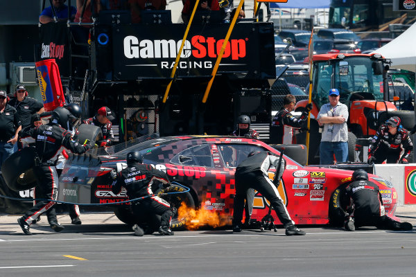 2017 NASCAR Xfinity Series
My Bariatric Solutions 300
Texas Motor Speedway, Fort Worth, TX USA
Saturday 8 April 2017
Erik Jones, Game Stop/ GAEMS Toyota Camry pit stop
World Copyright: Russell LaBounty/LAT Images
ref: Digital Image 17TEX1rl_3792