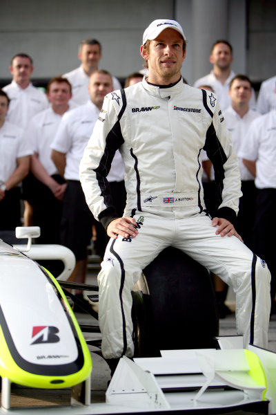 Sepang, Kuala Lumpur, Malaysia
2nd April 2009
Jenson Button, Brawn GP BGP001 Mercedes. Portrait.
World Copyright: Glenn Dunbar/LAT Photographic
ref: Digital Image YY8P0548 Sepang, Kuala Lumpur, Malaysia
2nd April 2009
Jenson Button, Brawn GP BGP001 Mercedes. Portrait.
World Copyright: Glenn Dunbar/LAT Photographic
ref: Digital Image YY8P0548