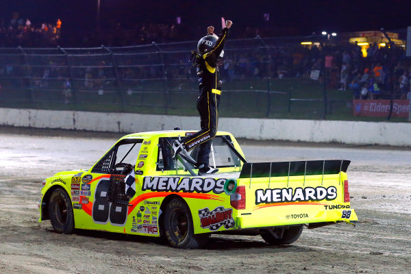 NASCAR Camping World Truck Series
Eldora Dirt Derby
Eldora Speedway, Rossburg, OH USA
Wednesday 19 July 2017
Matt Crafton, Ideal Door / Menards Toyota Tundra celebrates his win 
World Copyright: Russell LaBounty
LAT Images