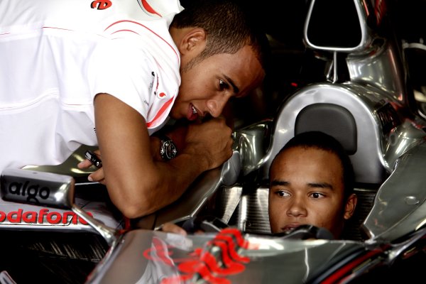 2007 Italian Grand Prix
Autodromo di Monza, Monza, Italy.
7th - 9th September 2007.
Lewis Hamilton, McLaren MP4-22 Mercedes shows brother Nicolas the view from his cockpit. Portrait.
World Copyright: Charles Coates/LAT Photographic
ref: Digital Image ZK5Y0372