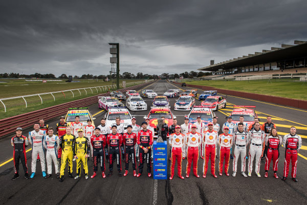 2017 Supercars Championship Round 10. 
Sandown 500, Sandown Raceway, Springvale, Victoria, Australia.
Thursday 14th September to Sunday 17th September 2017.
Supercars retro round team photo.
World Copyright: Daniel Kalisz/LAT Images
Ref: Digital Image 140917_VASCR10_DKIMG_0225.jpg