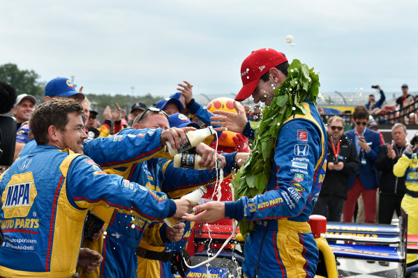 Verizon IndyCar Series
IndyCar Grand Prix at the Glen
Watkins Glen International, Watkins Glen, NY USA
Sunday 3 September 2017
Alexander Rossi, Curb Andretti Herta Autosport with Curb-Agajanian Honda celebrates the win with team in victory lane.
World Copyright: Scott R LePage
LAT Images
ref: Digital Image lepage-170903-wg-7856