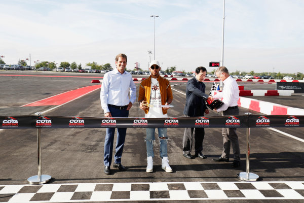 Circuit of the Americas, Austin, Texas, United States of America.
Thursday 19 October 2017
Lewis Hamilton, Mercedes AMG, opens the kart track with Bobby Epstein, COTA chairman.
World Copyright: Zak Mauger/LAT Images 
ref: Digital Image _56I8187