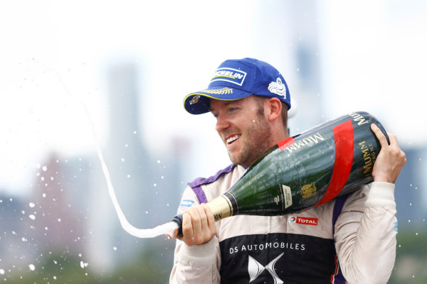 2016/2017 FIA Formula E Championship.
Round 9 - New York City ePrix, Brooklyn, New York, USA.
Saturday 15 July 2017.
Sam Bird (GBR), DS Virgin Racing, Spark-Citroen, Virgin DSV-02, sprays the champagne on the podium.
Photo: Alastair Staley/LAT/Formula E
ref: Digital Image _R3I0056