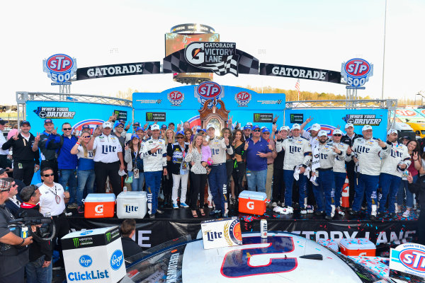 2017 Monster Energy NASCAR Cup Series
STP 500
Martinsville Speedway, Martinsville, VA USA
Sunday 2 April 2017
Brad Keselowski and team celebrate in victory lane
World Copyright: Logan Whitton/LAT Images
ref: Digital Image 17MART1LW2748 2017 Monster Energy NASCAR Cup Series
STP 500
Martinsville Speedway, Martinsville, VA USA
Sunday 2 April 2017
Brad Keselowski and team celebrate in victory lane
World Copyright: Logan Whitton/LAT Images
ref: Digital Image 17MART1LW2748