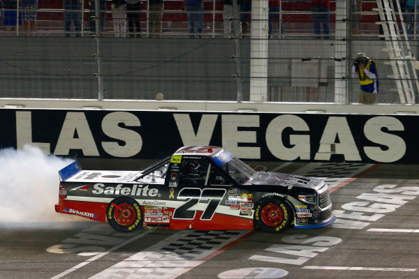 NASCAR Camping World Truck Series
Las Vegas 350
Las Vegas Motor Speedway, Las Vegas, NV USA
Saturday 30 September 2017
Ben Rhodes, Safelite Auto Glass Toyota Tundra
World Copyright: Russell LaBounty
LAT Images NASCAR Camping World Truck Series
Las Vegas 350
Las Vegas Motor Speedway, Las Vegas, NV USA
Saturday 30 September 2017
Ben Rhodes, Safelite Auto Glass Toyota Tundra
World Copyright: Russell LaBounty
LAT Images