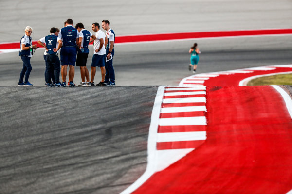 Circuit of the Americas, Austin, Texas, United States of America.
Thursday 19 October 2017.
Lance Stroll, Williams Martini Racing, walks the track with his team.
World Copyright: Sam Bloxham/LAT Images
ref: Digital Image _W6I1677 Circuit of the Americas, Austin, Texas, United States of America.
Thursday 19 October 2017.
Lance Stroll, Williams Martini Racing, walks the track with his team.
World Copyright: Sam Bloxham/LAT Images
ref: Digital Image _W6I1677