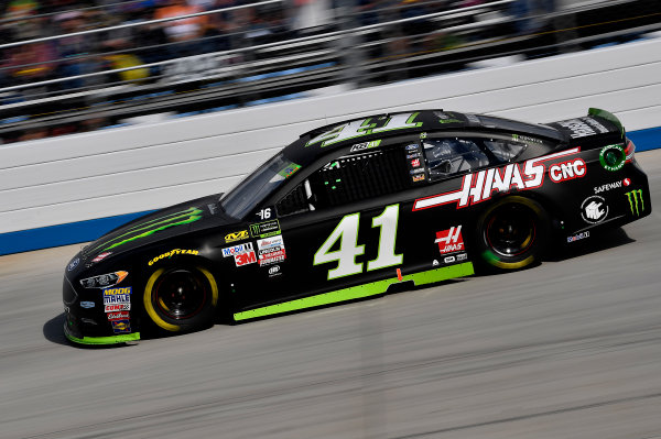 Monster Energy NASCAR Cup Series
Apache Warrior 400
Dover International Speedway, Dover, DE USA
Sunday 1 October 2017
Kurt Busch, Stewart-Haas Racing, Monster Energy/Haas Automation Ford Fusion
World Copyright: Rusty Jarrett
LAT Images Monster Energy NASCAR Cup Series
Apache Warrior 400
Dover International Speedway, Dover, DE USA
Sunday 1 October 2017
Kurt Busch, Stewart-Haas Racing, Monster Energy/Haas Automation Ford Fusion
World Copyright: Rusty Jarrett
LAT Images