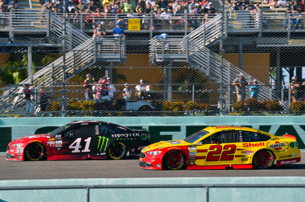 Monster Energy NASCAR Cup Series
Ford EcoBoost 400
Homestead-Miami Speedway, Homestead, FL USA
Sunday 19 November 2017
Joey Logano, Team Penske, Ford Fusion and Kurt Busch, Stewart-Haas Racing, Haas Automation/Monster Energy Ford Fusion
World Copyright: Nigel Kinrade
LAT Images